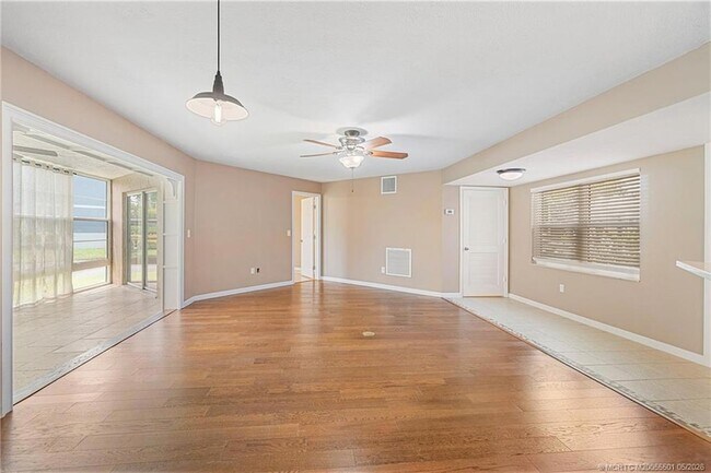 Building Photo - 3218 SE Aster Ln