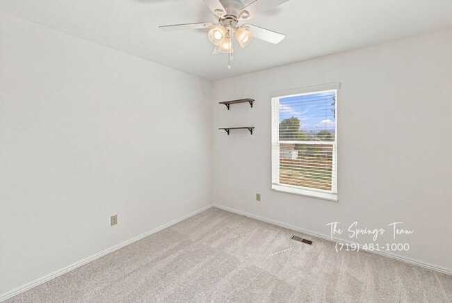 Building Photo - 1239 Suncrest Way