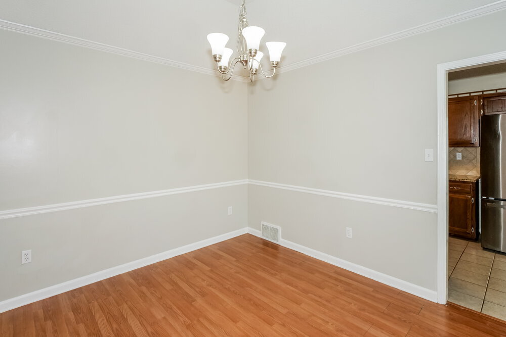 Building Photo - 1163 Carriage Dr S