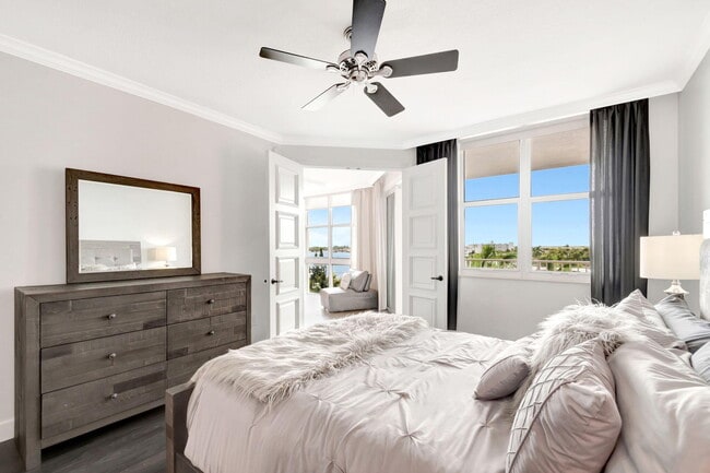 Building Photo - 804 E Windward Way