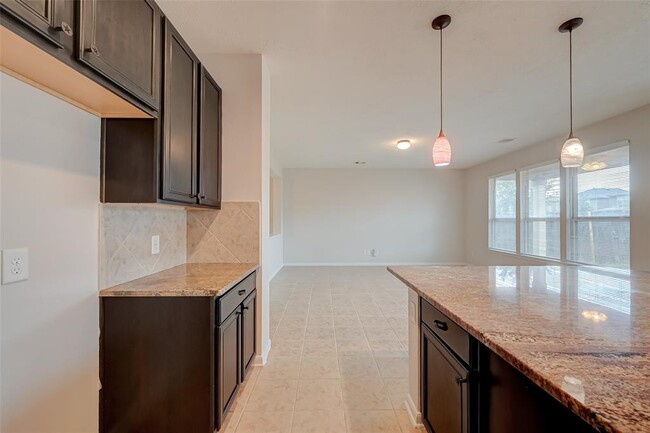 Building Photo - 15910 Copper Oak Ln