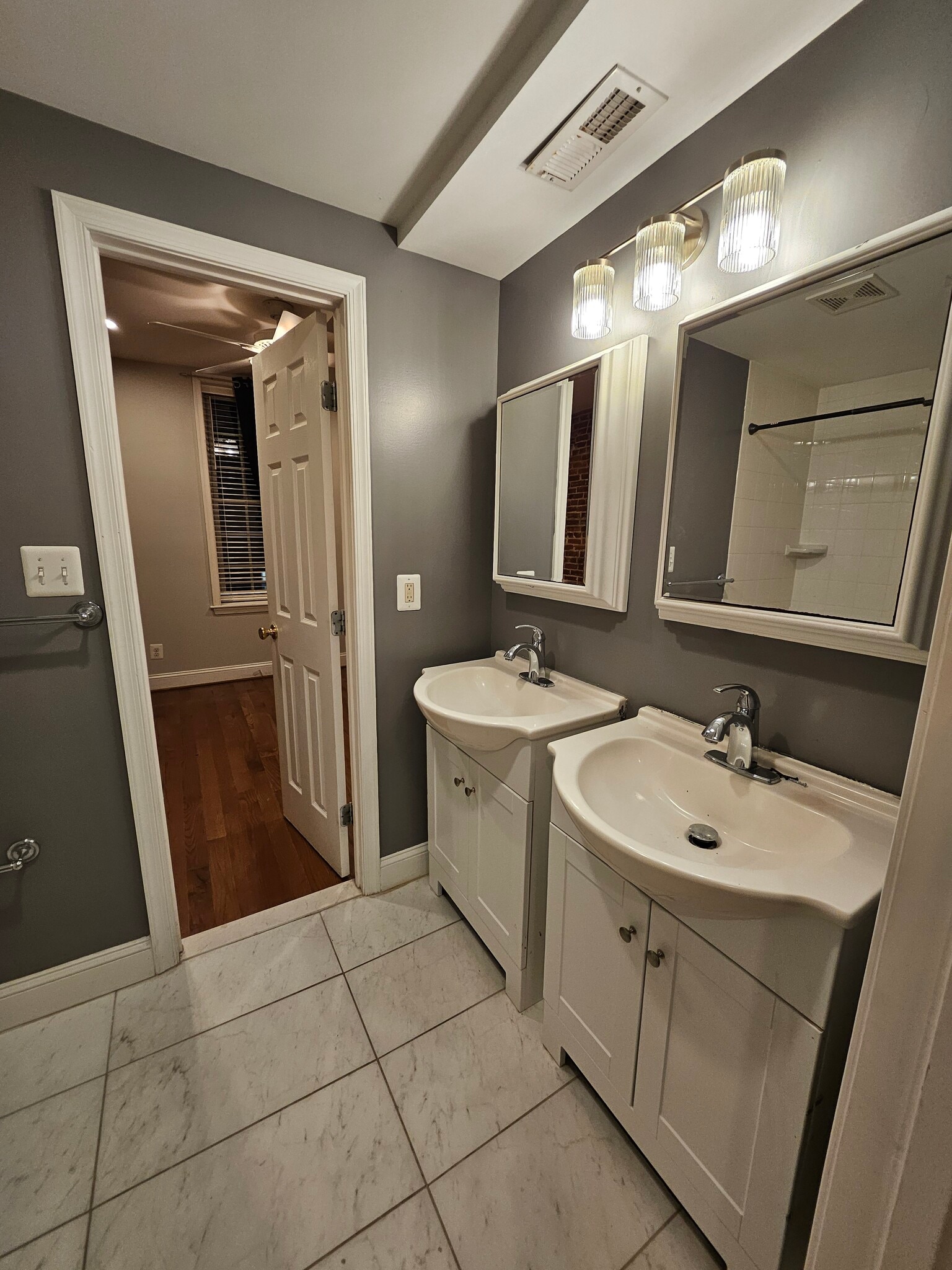 Building Photo - 908 S Hanover St