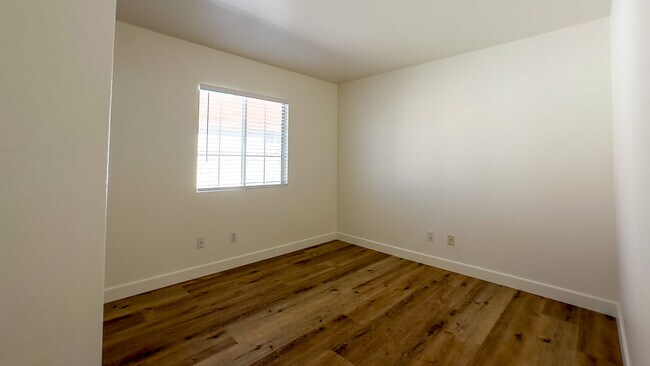 Building Photo - 15747 Roan Rd