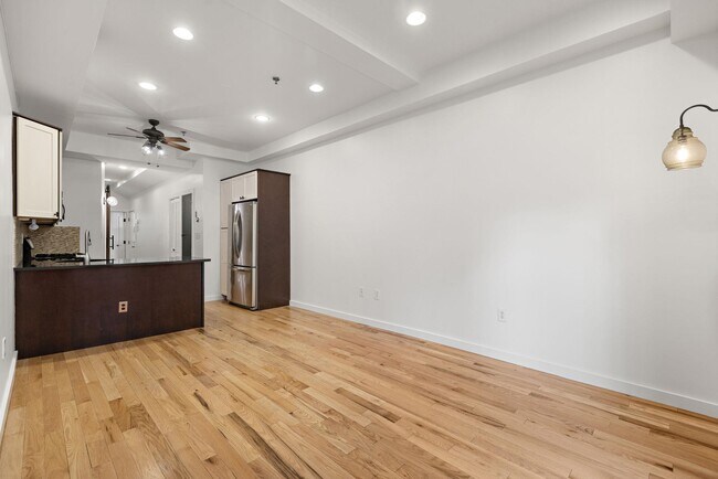 Building Photo - 412 Monroe St