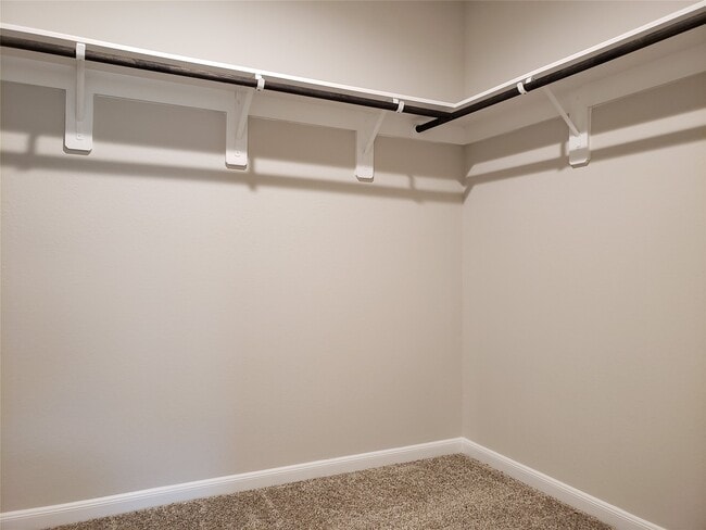 Building Photo - 3642 Park Vista Dr