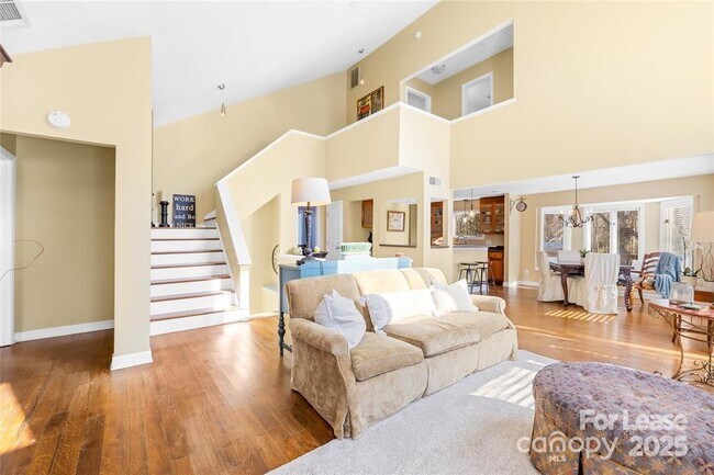 Building Photo - 2900 Hanson Dr