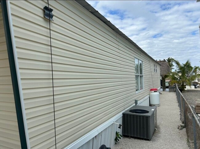 Building Photo - 343 Vaca Rd