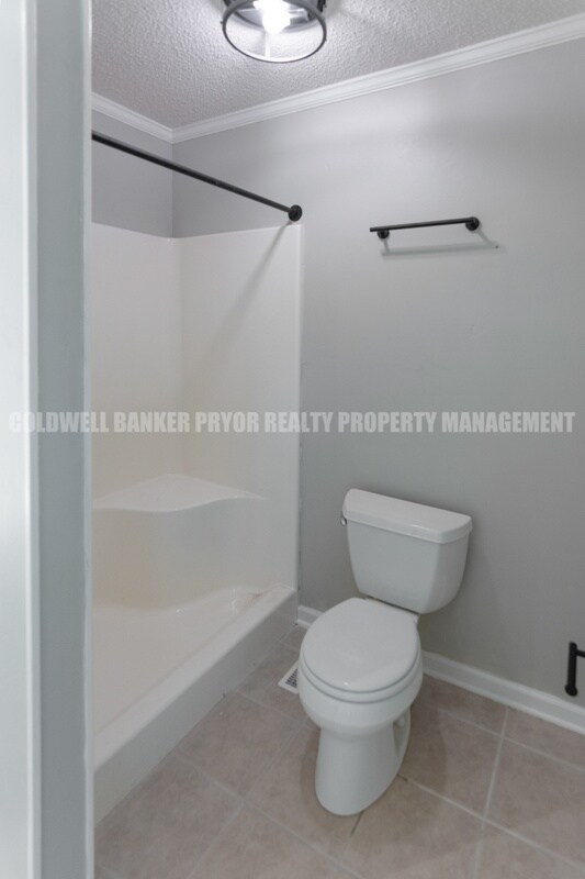 Building Photo - 211 Sandpiper Ln