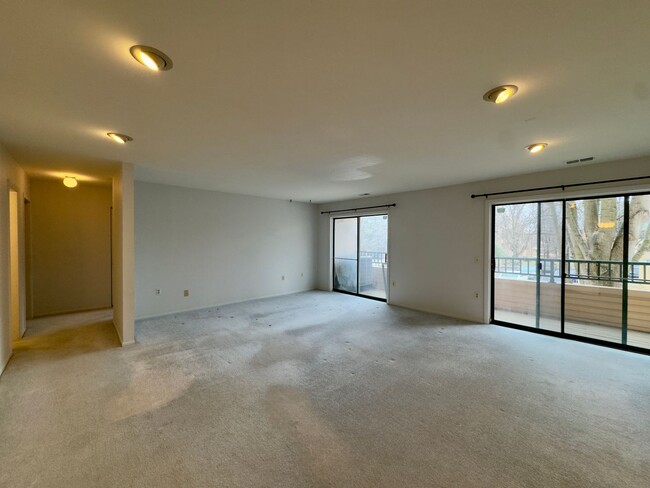 Building Photo - Spacious 2-Bedroom Condo in Owings Mills