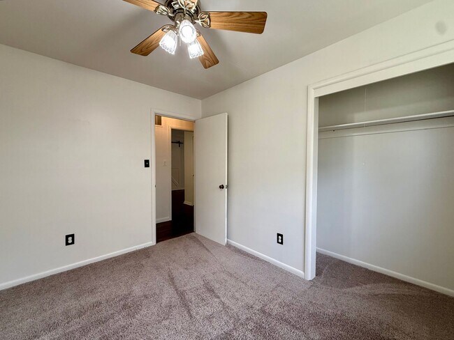 Building Photo - 5 Bedroom 2 Bathroom in Derby, KS