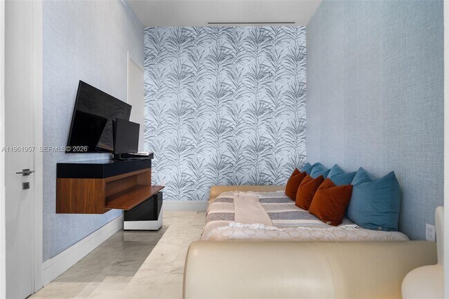 Building Photo - 17141 Collins Ave