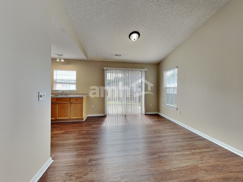 Building Photo - 3635 Chepstow Ct