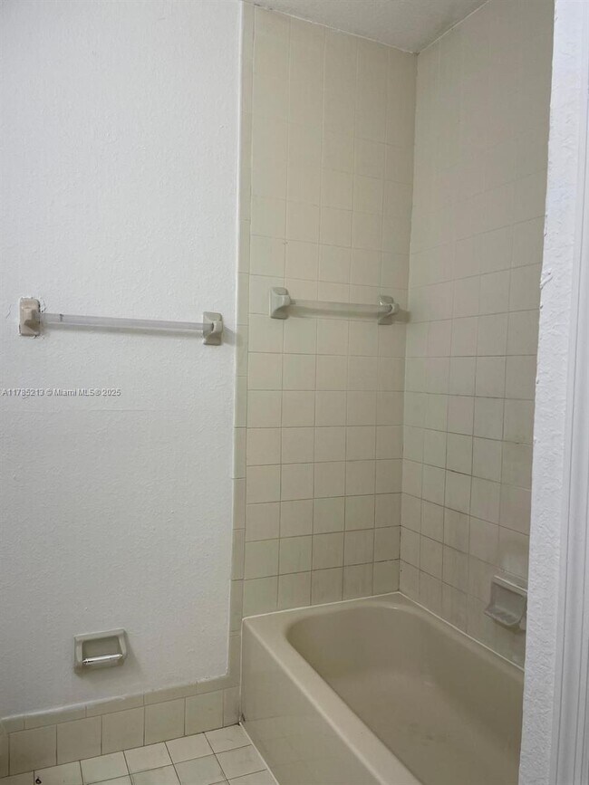 Building Photo - 1666 SE 27th Ct