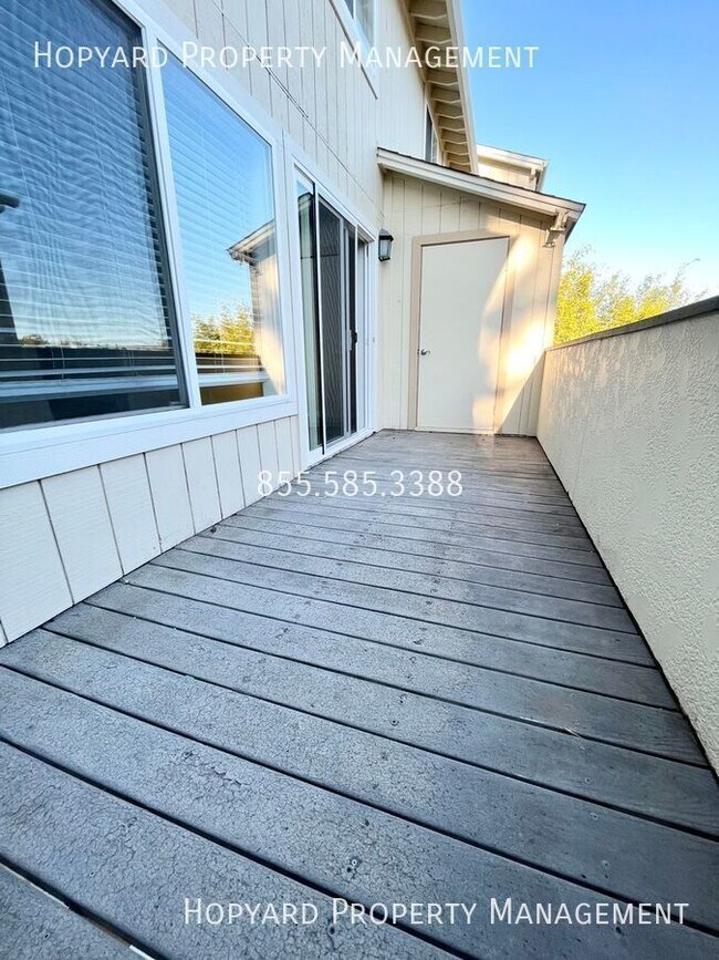 Building Photo - 27771 Vasona Ct