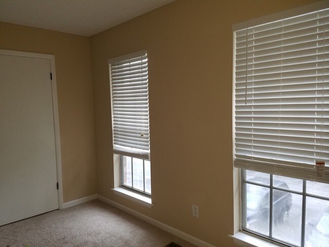 Building Photo - 2 BRM CONDO