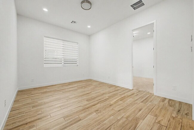 Building Photo - 1277 E Tonto Dr