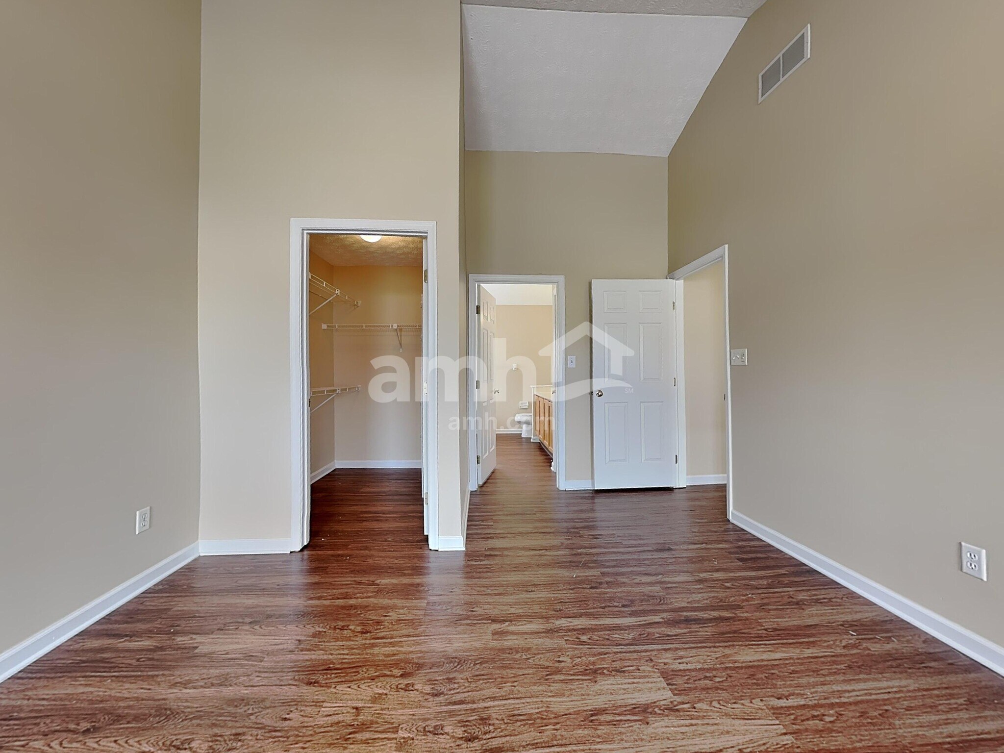 Building Photo - 10103 Edgerton Dr