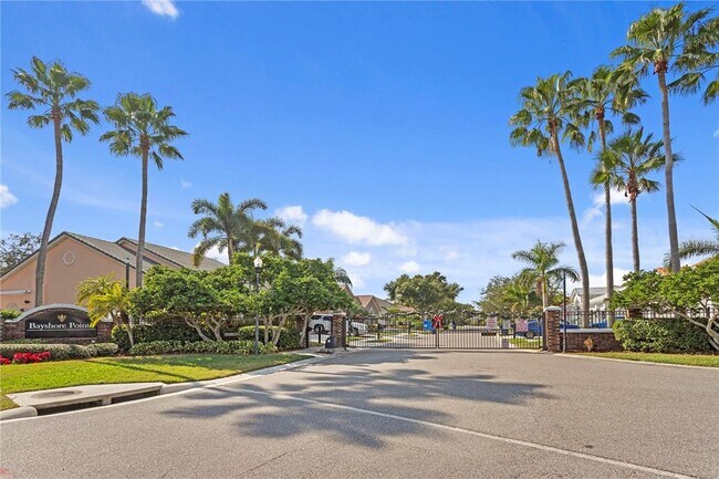 Building Photo - 3023 Pointeview Dr