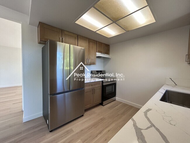 Building Photo - Great Location 3bd/2ba Duplex in Citrus Heights!