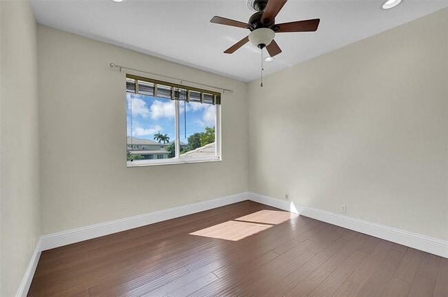 Building Photo - 11012 NW 70th Ct