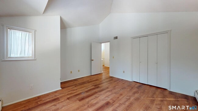 Building Photo - 6 Lyle Ct