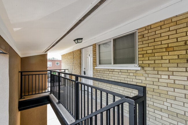 Building Photo - 17 N Hillside Ave