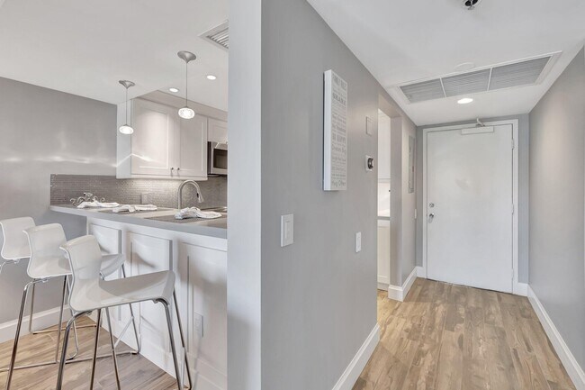 Building Photo - 2707 N Ocean Blvd