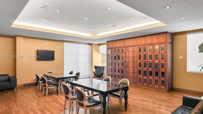 Building Photo - 1060 Brickell Ave