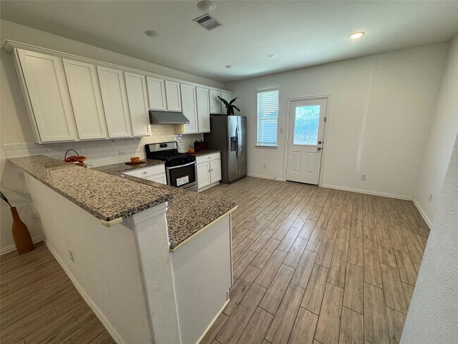 Building Photo - 31303 Whitfield Ct