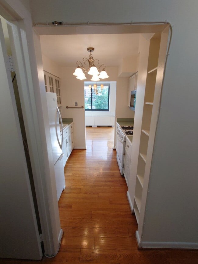 Building Photo - 600 Roosevelt Blvd