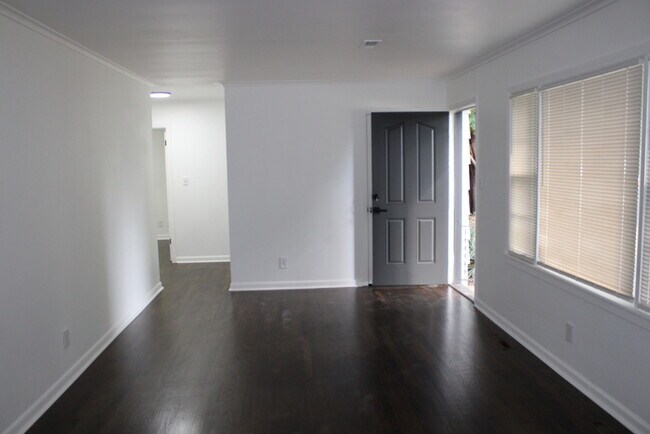 Building Photo - Move in Special - Spacious 4 Bedroom, 3 Fu...