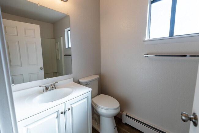 Building Photo - 487 Tracy Dr