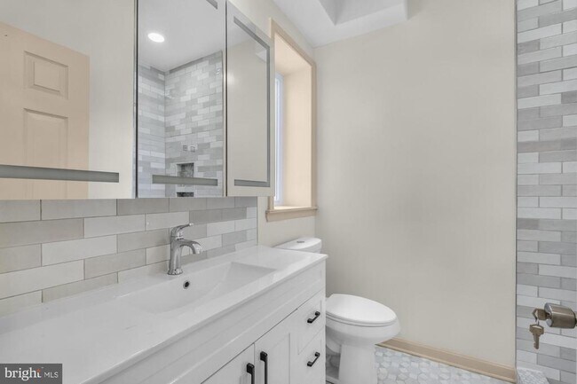 Building Photo - 2528 E Allegheny Ave