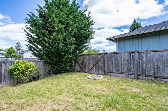 Building Photo - Exquisite 3-bedroom, 2-full bath Home in Puyallup