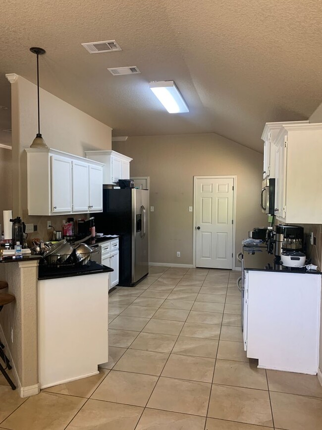Building Photo - Fantastic Four Bedroom