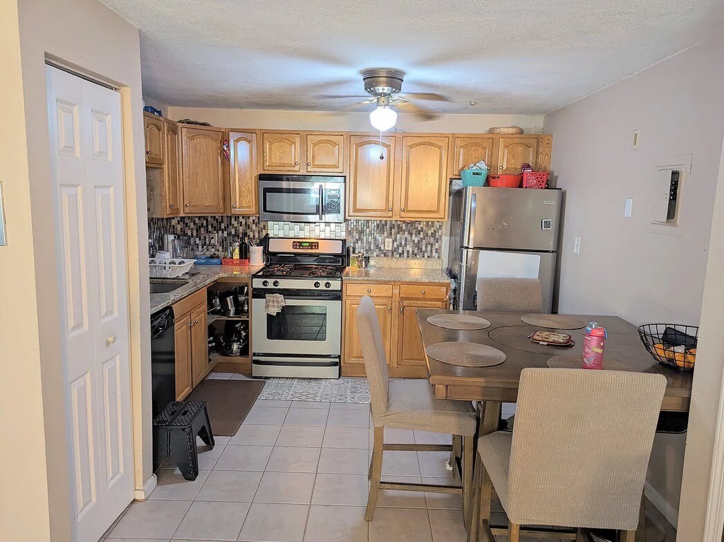 Building Photo - 10 Kenmar Dr