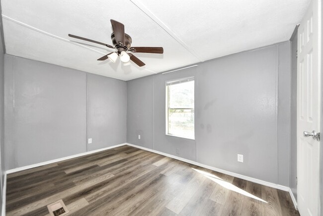 Building Photo - 14009 Rustic Ln