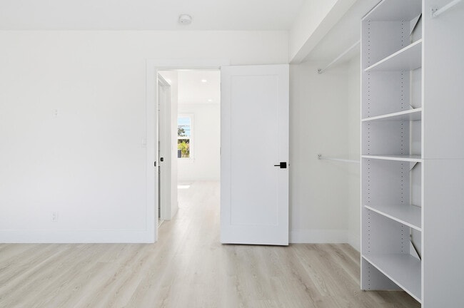 Building Photo - 5909 S Dixie Hwy