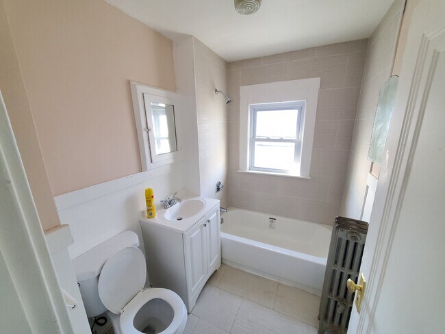 Building Photo - 135 Mills St