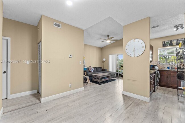 Building Photo - 680 Cypress Club Way