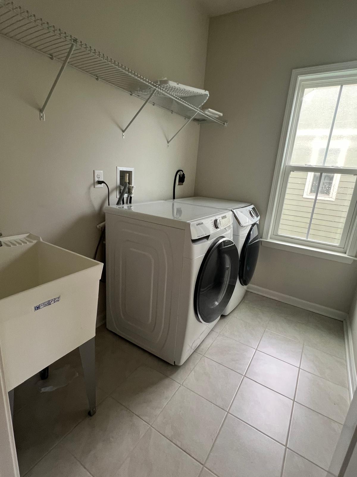 Upper Level Laundry Room - 2010 Hemlock Ln