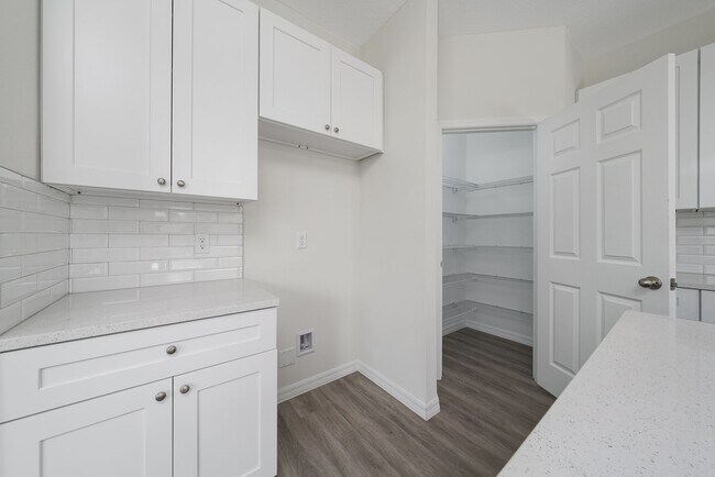 Building Photo - 4/3.5 with a loft in Longwood!