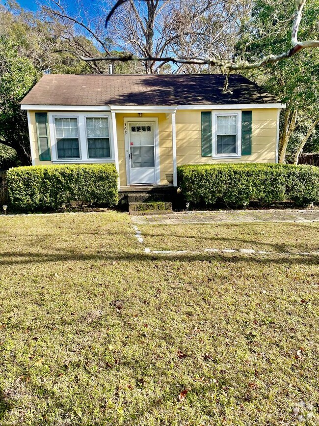 Building Photo - Charming Two Bedroom Home on James Island