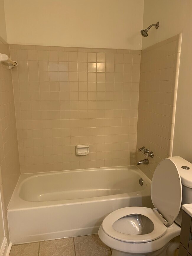 Building Photo - 524 Warm Springs Cir