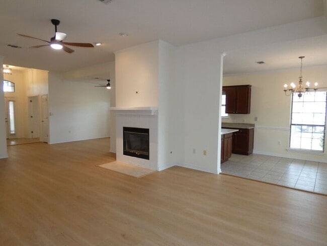 Building Photo - 4161 Longwood Cir