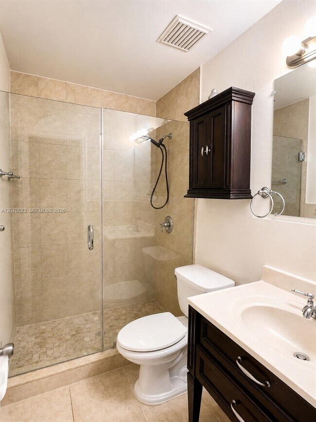 Building Photo - 6235 SW Kendale Lakes Cir