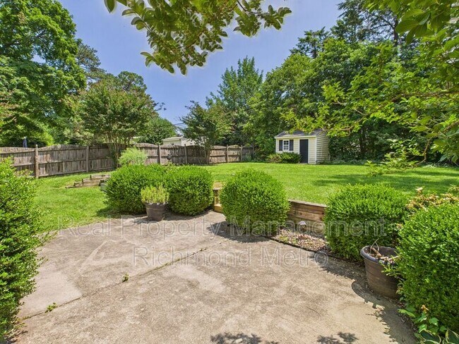 Building Photo - 1101 Normandy Dr