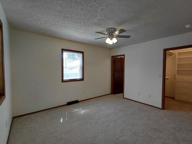 Building Photo - Single Family Home!