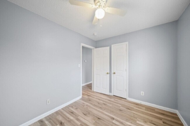 Building Photo - 3 Bedroom 1 Bath Home - Recently Refreshed