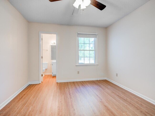 Building Photo - 114 Pine Crest Dr